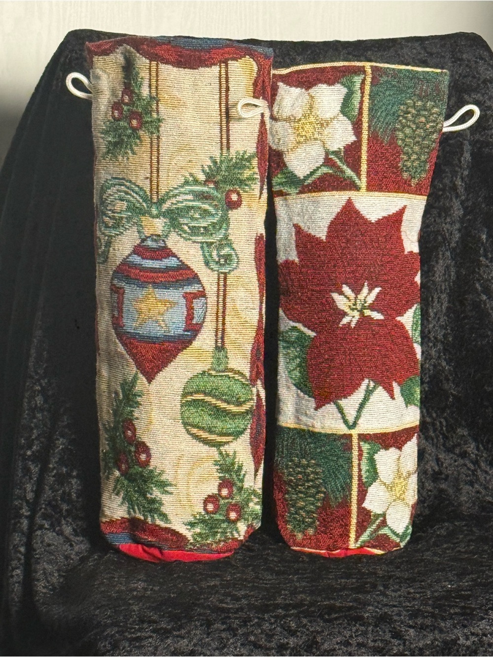VTG Holiday Poinsettia & Ornament Tapestry Wine Bottle Gift Bags - Red/Green 15”